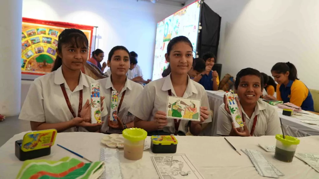 phad se padh at jkk kids enjoying painting bookmarks and postcards - art festivals